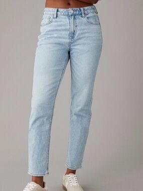 AE Strigid Mom Jeans Light Wash Size 0 Short | High Rise Vintage Fit Sustainable